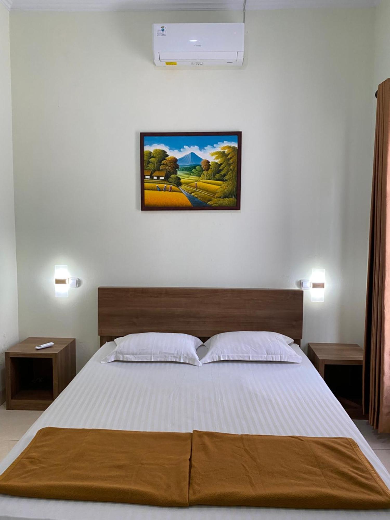 Adiputra Guesthouse 2 By Homiq Ngabean Exteriör bild
